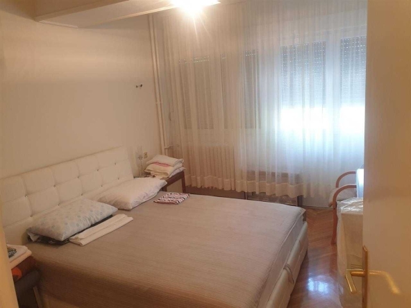 Дава се под наем Тристаен апартамент в Пловдив, Съдийски - 85 кв.м за 428.4 € - Снимка #1