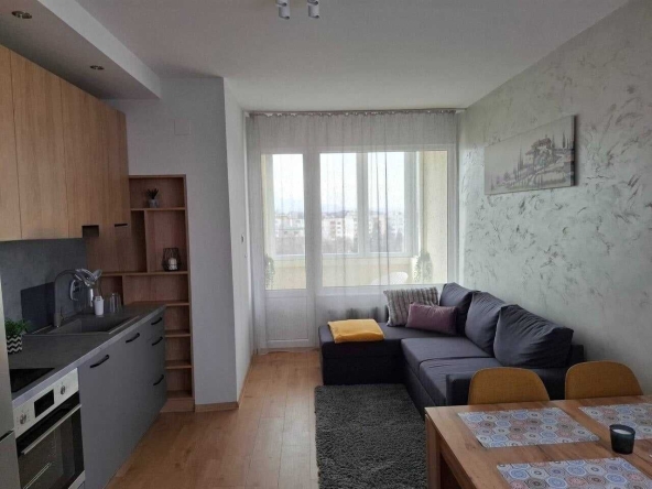 Дава се под наем Тристаен апартамент в София, Лозенец - 85 кв.м за 714 € - Снимка #1