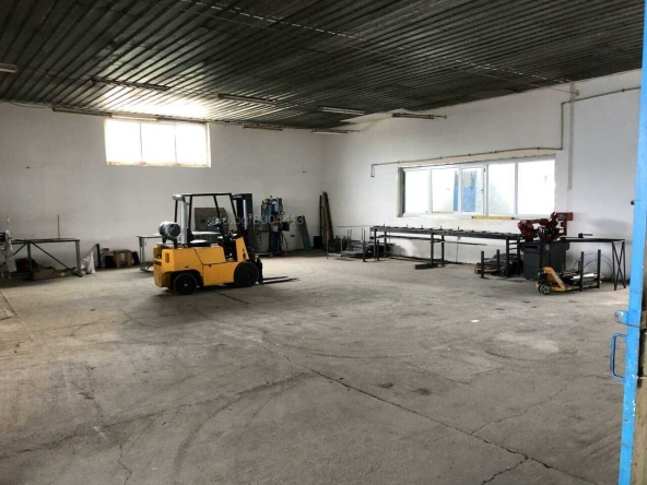 Дава се под наем Промишлена сграда в Пловдив, Тракия - 50 кв.м за 199.41 € - Снимка #1