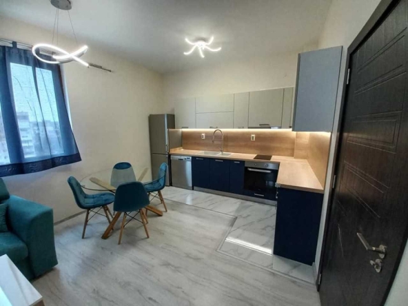 Дава се под наем Тристаен апартамент в Пловдив, Тракия - 80 кв.м за 383.52 € - Снимка #1
