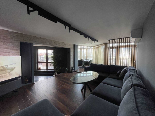 Тристаен апартамент в Пловдив, Мараша - 180 кв.м за 836 €/кв.м - Снимка #1