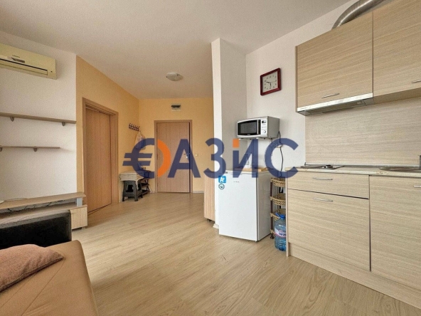Двустаен апартамент в к.к. Слънчев бряг - 54 кв.м за 1038 €/кв.м - Снимка #1
