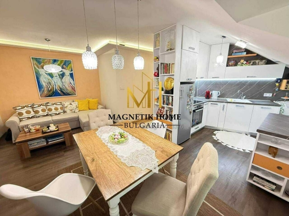 Дава се под наем Двустаен апартамент в Бургас, Център - 72 кв.м за 548.25 € - Снимка #1