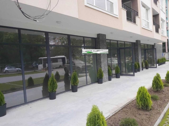 Дава се под наем Магазин в Пловдив, Южен - 70 кв.м за 947.58 € - Снимка #1
