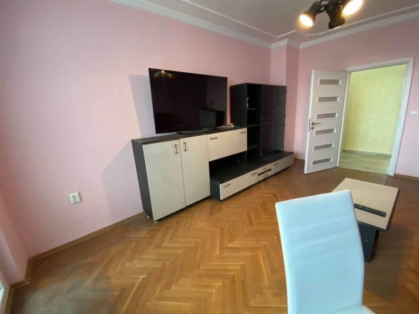 Дава се под наем Тристаен апартамент в Варна, Лятно кино Тракия - 95 кв.м за 498.27 € - Снимка #1