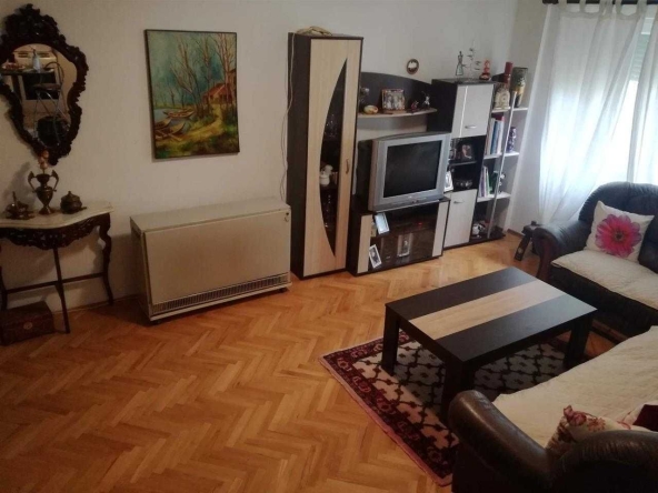 Дава се под наем Тристаен апартамент в София, Бъкстон - 89 кв.м за 637.5 € - Снимка #1