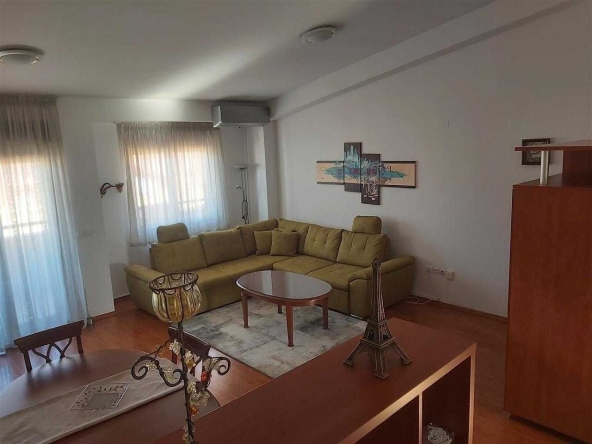 Дава се под наем Двустаен апартамент в София, Бъкстон - 65 кв.м за 438.6 € - Снимка #1