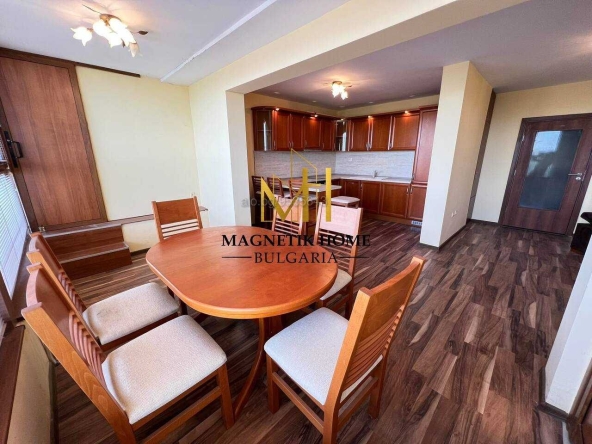 Дава се под наем Тристаен апартамент в Бургас, Изгрев - 87 кв.м за 561 € - Снимка #1