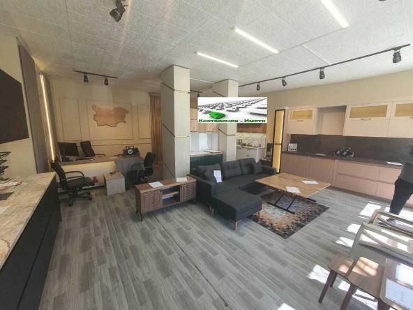 Дава се под наем Магазин в Пловдив, Център - 70 кв.м за 877.71 € - Снимка #1