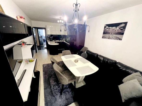 Тристаен апартамент в Бургас, Център - 86 кв.м за 1699 €/кв.м - Снимка #1