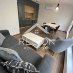 Дава се под наем Тристаен апартамент в Варна, Лятно кино Тракия - 90 кв.м за 700 € - Снимка #1