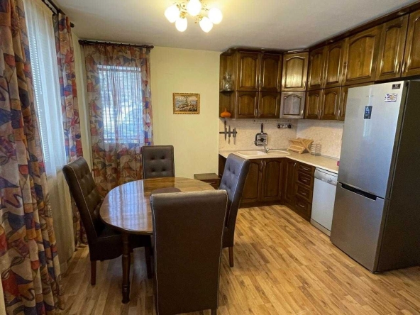 Тристаен апартамент в Велинград - 82 кв.м за 666 €/кв.м - Снимка #1