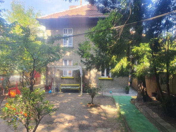 Дава се под наем Къща в София, Лозенец - 300 кв.м за 2892.21 € - Снимка #1