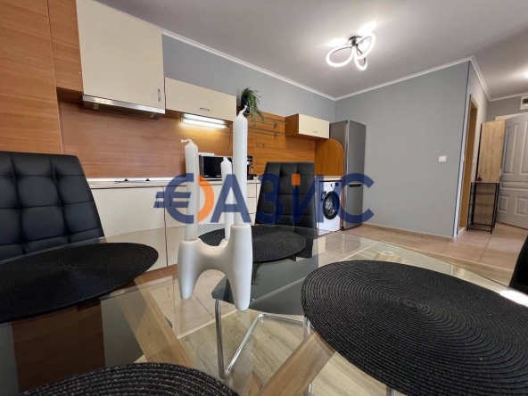 Двустаен апартамент в к.к. Слънчев бряг - 71 кв.м за 747 €/кв.м - Снимка #1