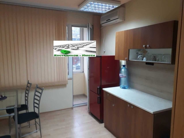 Дава се под наем Двустаен апартамент в Пловдив, Център - 65 кв.м за 378.93 € - Снимка #1
