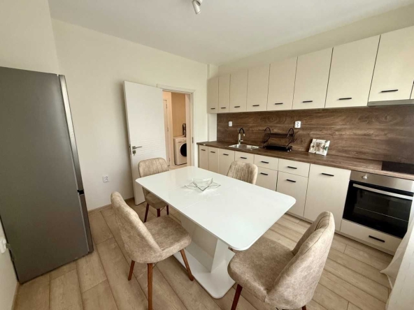 Дава се под наем Тристаен апартамент в Пловдив, Тракия - 86 кв.м за 598.23 € - Снимка #1