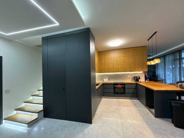 Дава се под наем Тристаен апартамент в София, Кръстова вада - 144 кв.м за 1795.2 € - Снимка #1