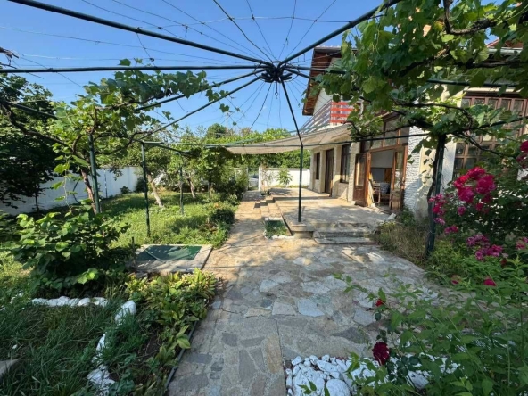 Къща в с. Голямо Дряново, Област Стара Загора - 310 кв.м за 510 €/кв.м - Снимка #1