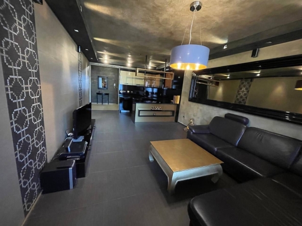 Дава се под наем Двустаен апартамент в Пазарджик, Идеален център - 80 кв.м за 850 € - Снимка #1