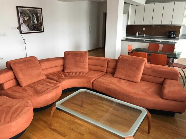 Дава се под наем Двустаен апартамент в Бургас, Лазур - 51 кв.м за 204 € - Снимка #1