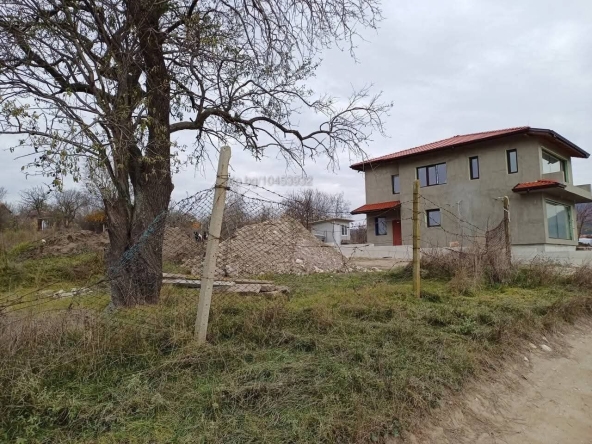 Дава се под наем Парцел в Аксаково - 5300 кв.м за 4.59 € - Снимка #1