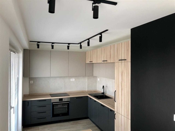 Дава се под наем Едностаен апартамент в Бургас, Лазур - 30 кв.м за 153 € - Снимка #1