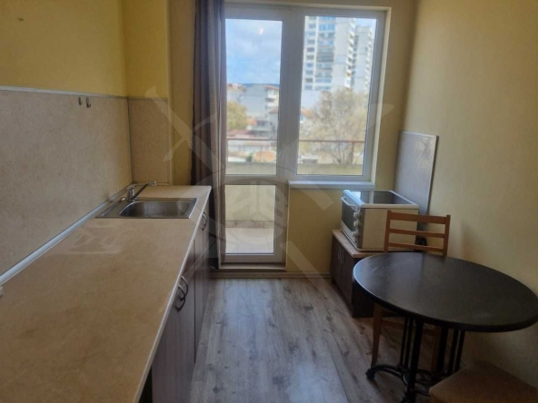 Дава се под наем Многостаен апартамент в Варна, Погреби - 98 кв.м за 657.9 € - Снимка #1