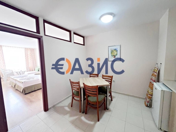Двустаен апартамент в к.к. Слънчев бряг - 69 кв.м за 587 €/кв.м - Снимка #1