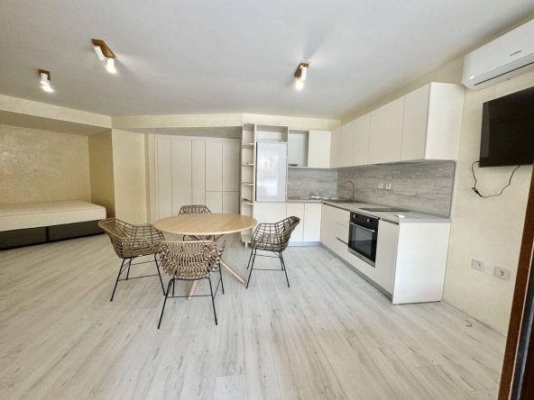 Едностаен апартамент в Бургас, Център - 45 кв.м за 1456 €/кв.м - Снимка #1