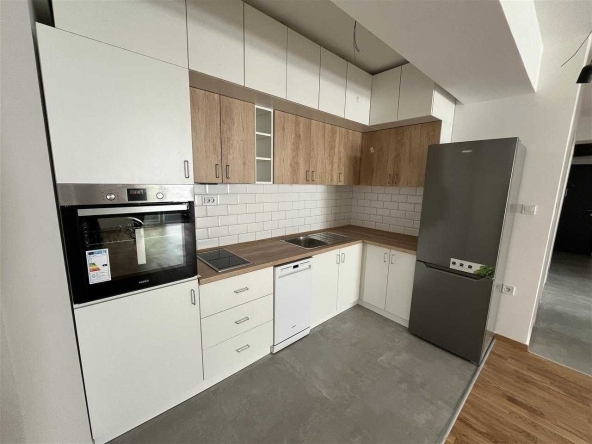 Дава се под наем Тристаен апартамент в Пловдив, Тракия - 83 кв.м за 402.9 € - Снимка #1