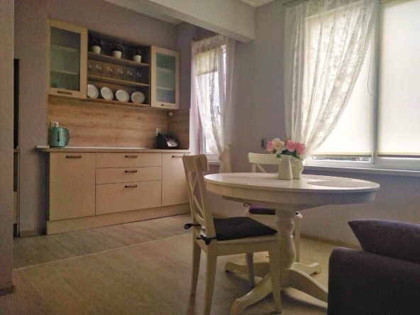 Дава се под наем Четиристаен апартамент в Варна, Център - 80 кв.м за 700 € - Снимка #1