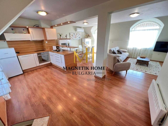 Дава се под наем Двустаен апартамент в Бургас, Център - 120 кв.м за 612 € - Снимка #1