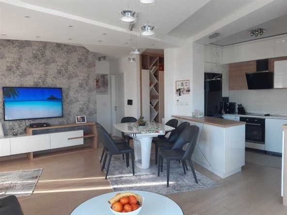 Дава се под наем Двустаен апартамент в Бургас, Меден рудник - зона А - 56 кв.м за 178.5 € - Снимка #1