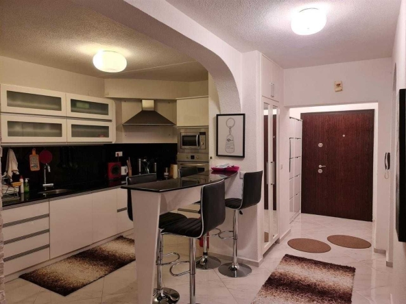 Дава се под наем Двустаен апартамент в Бургас, Център - 61 кв.м за 204 € - Снимка #1