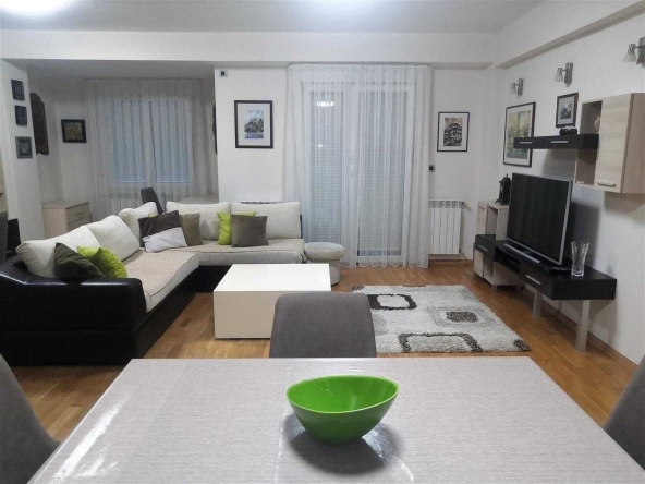 Дава се под наем Двустаен апартамент в Бургас, Център - 60 кв.м за 204 € - Снимка #1