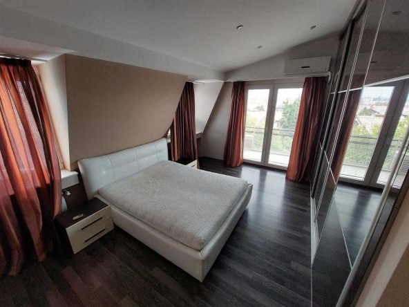 Дава се под наем Тристаен апартамент в Пловдив, Център - 92 кв.м за 453.9 € - Снимка #1