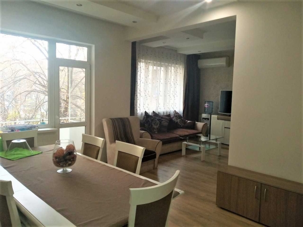 Тристаен апартамент в София, Център - 93 кв.м за 4087 €/кв.м - Снимка #1