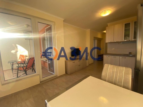Тристаен апартамент в Поморие - 72 кв.м за 1202 €/кв.м - Снимка #1