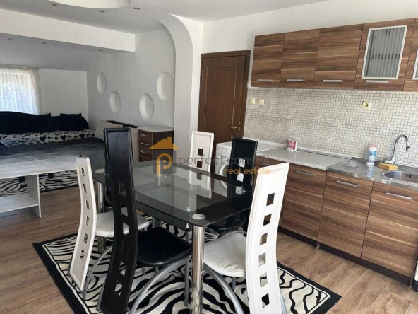 Дава се под наем Тристаен апартамент в Пловдив, Център - 120 кв.м за 400 € - Снимка #1