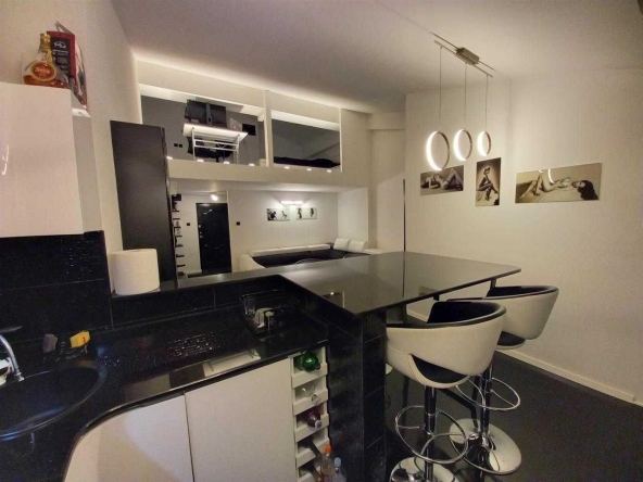 Дава се под наем Двустаен апартамент в Бургас, Славейков - 60 кв.м за 163.2 € - Снимка #1