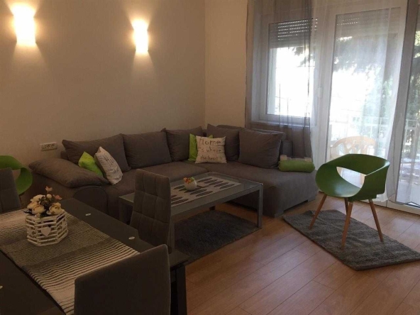 Дава се под наем Двустаен апартамент в Бургас, Братя Миладинови - 63 кв.м за 178.5 € - Снимка #1