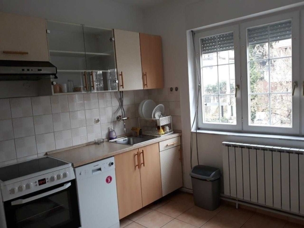 Дава се под наем Двустаен апартамент в Бургас, Възраждане - 68 кв.м за 153 € - Снимка #1