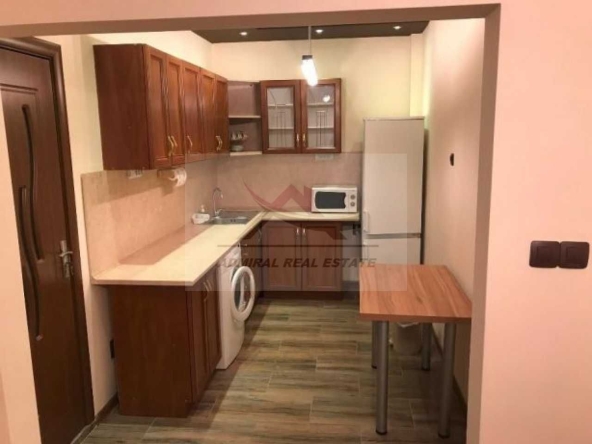 Дава се под наем Тристаен апартамент в Варна, Червен площад - 90 кв.м за 800 € - Снимка #1