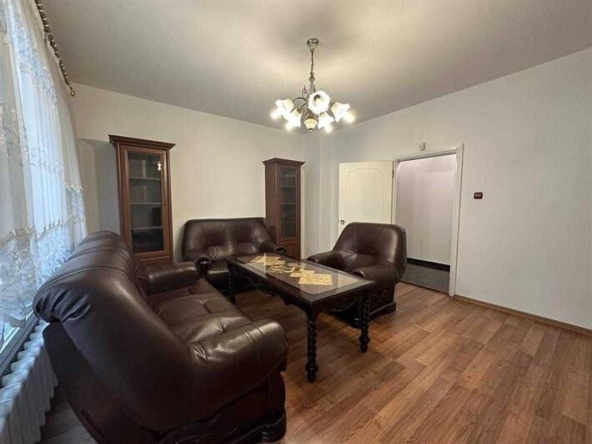 Тристаен апартамент в Пловдив, Център - 64 кв.м за 1172 €/кв.м - Снимка #1