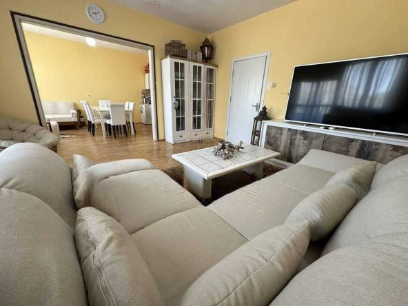 Тристаен апартамент в Пловдив, Център - 100 кв.м за 1855 €/кв.м - Снимка #1