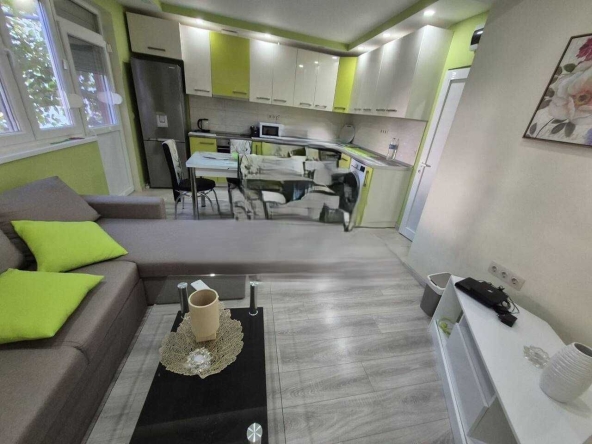 Дава се под наем Двустаен апартамент в Стара Загора, Център - 75 кв.м за 331.5 € - Снимка #1