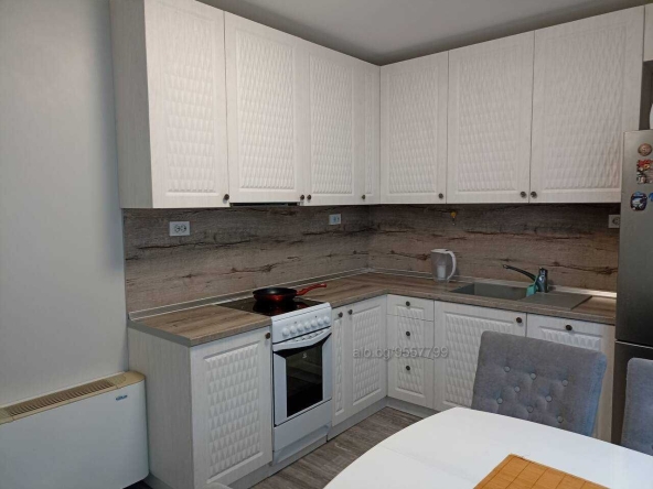 Тристаен апартамент в Добрич, Център - 83 кв.м за 916 €/кв.м - Снимка #1