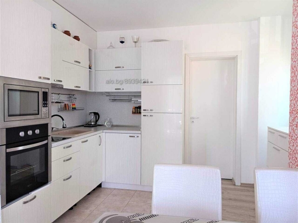 Дава се под наем Двустаен апартамент в Несебър - 74 кв.м за 305.49 € - Снимка #1