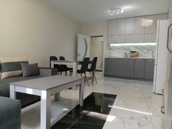 Дава се под наем Тристаен апартамент в Пловдив, Мараша - 105 кв.м за 739.5 € - Снимка #1