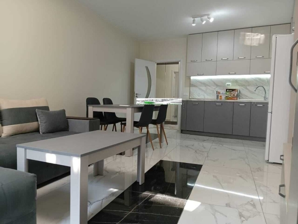 Дава се под наем Тристаен апартамент в Пловдив, Младежки Хълм - 105 кв.м за 765 € - Снимка #1